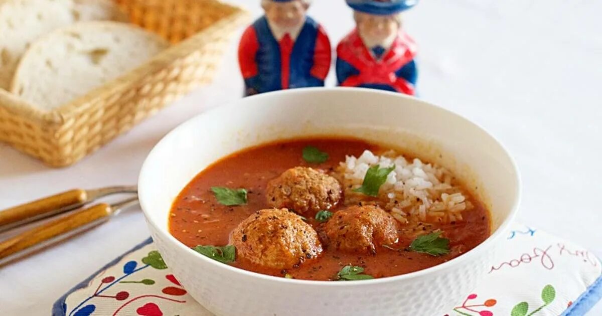 суп с тефтельками. суп с тефтельками. тефтели из фарша с рисом суп. тефтели шурва. тефтели из фарша с рисом суп.