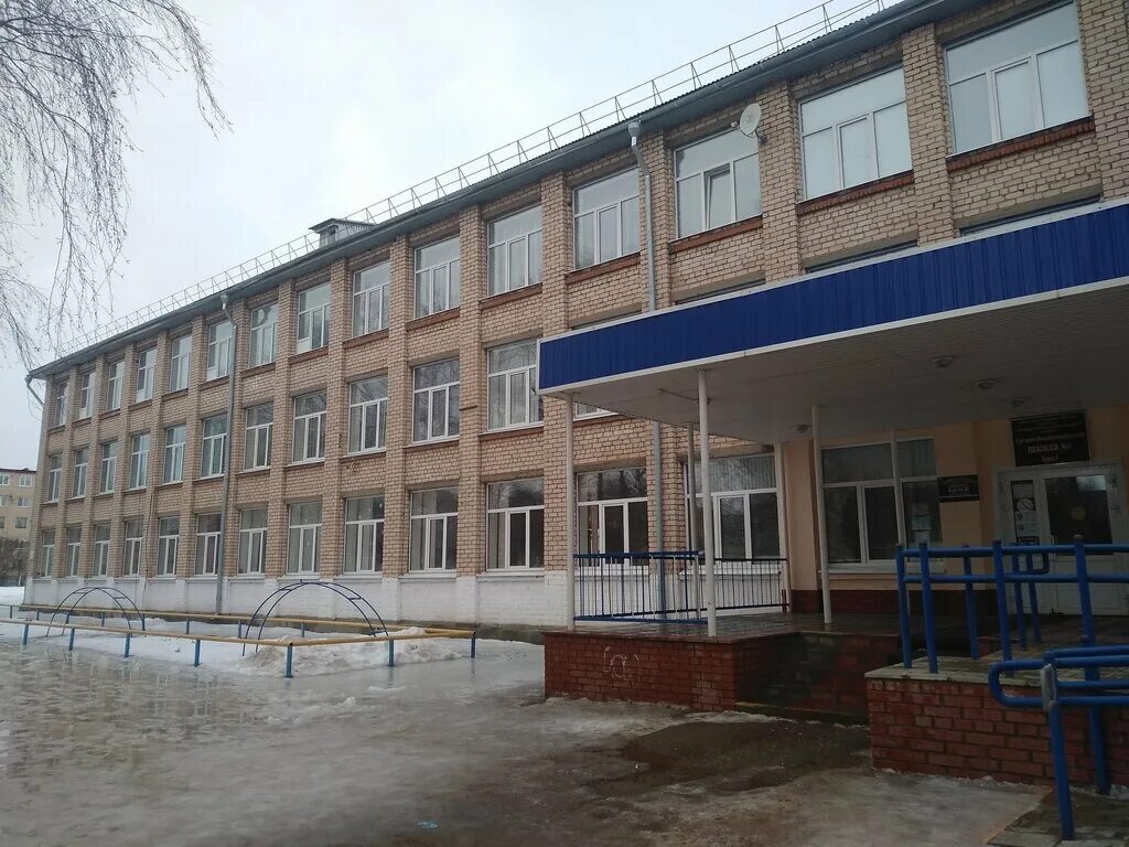 Гимназия бугуруслан учителя. Гимназия 1 бугуруслан официальный сайт. Гимназия 1 бугуруслан. Школа 2 бугуруслан. Директор гимназии 1 бугуруслан.