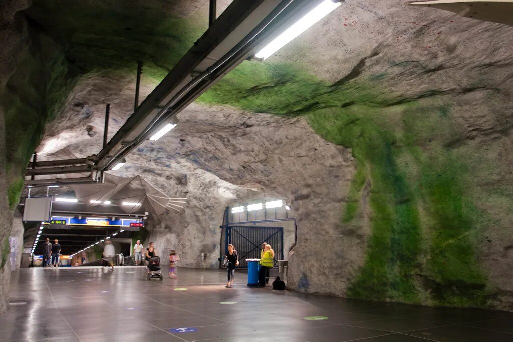 Сами глубоки метро. Самое глубокое метро в мире. Самый глубокий метрополитен в мире. Самая глубокая станция метро. Самое глубокое метро в Киеве.