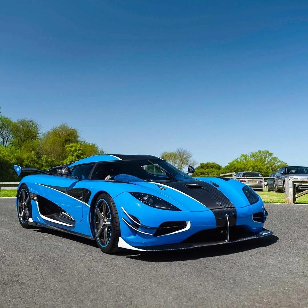 Кенигсегг АГЕРА. Кенегсиккенегсик АГЕРА. Машина Koenigsegg Agera. Машина Koenigsegg Agera 2020. Koenigsegg agera купить