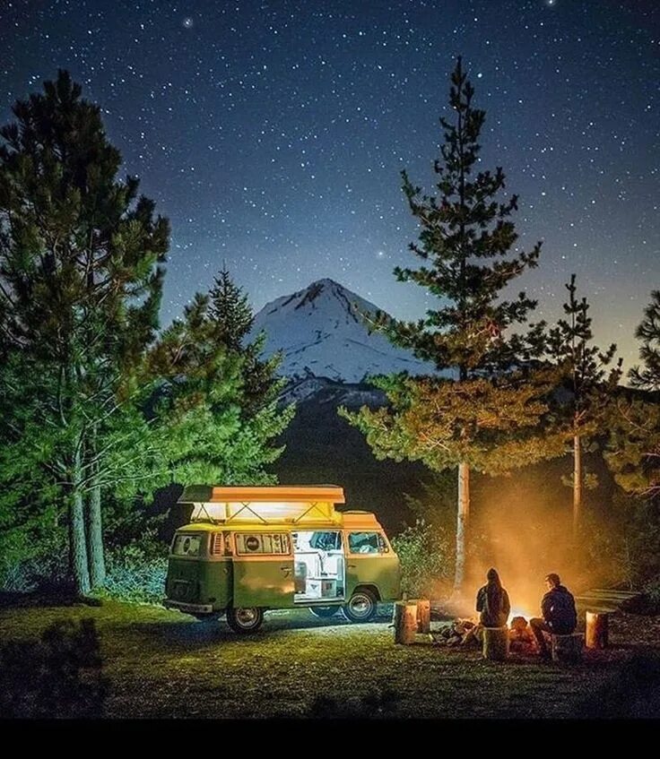 Night camp. Кемпинг vanlife. Кемпинг ночью. Кемпинг домики. Lifestyle кемпинг.