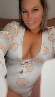 Southern charm with some rolls and wet p*ssy 💦 😁 😉.