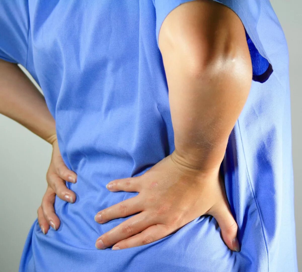 Болей спины связаны с. Болит спина. Тяжесть в спине. Больная спина. Пациент с болью в спине.
