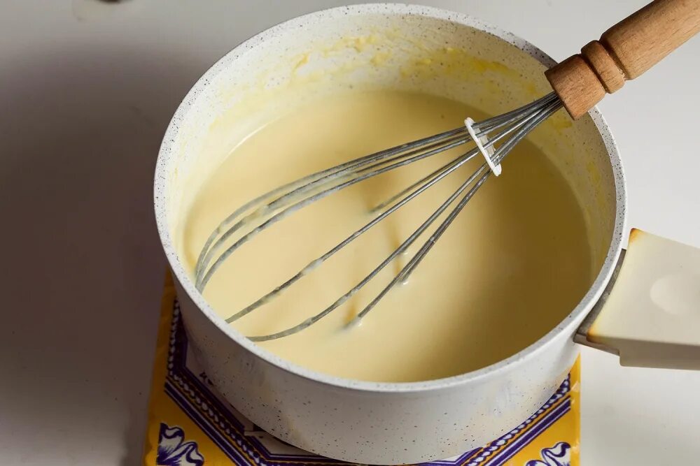 Запеченный заварной крем как называется. Приготовление заварного теста. Заварной крем патисьер patissiere. Приготовление заварного крема. Как приготовить заварной вкусный.