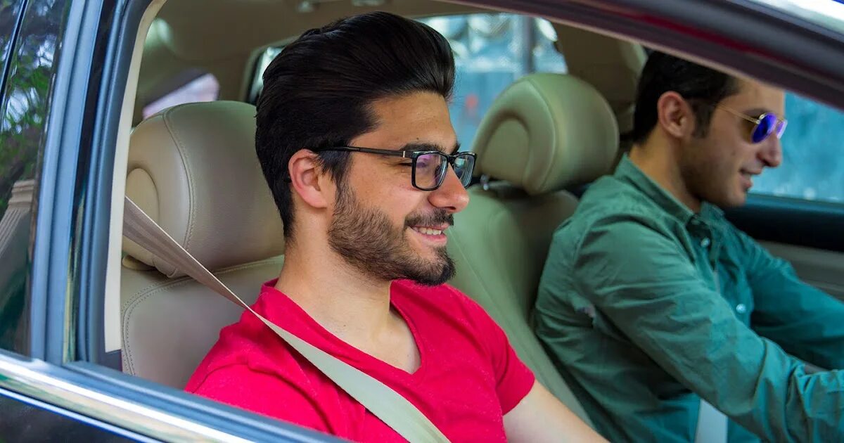 Счастливый мужчина. Are drivers. Водитель такси. Водитель убера. Такси фото.