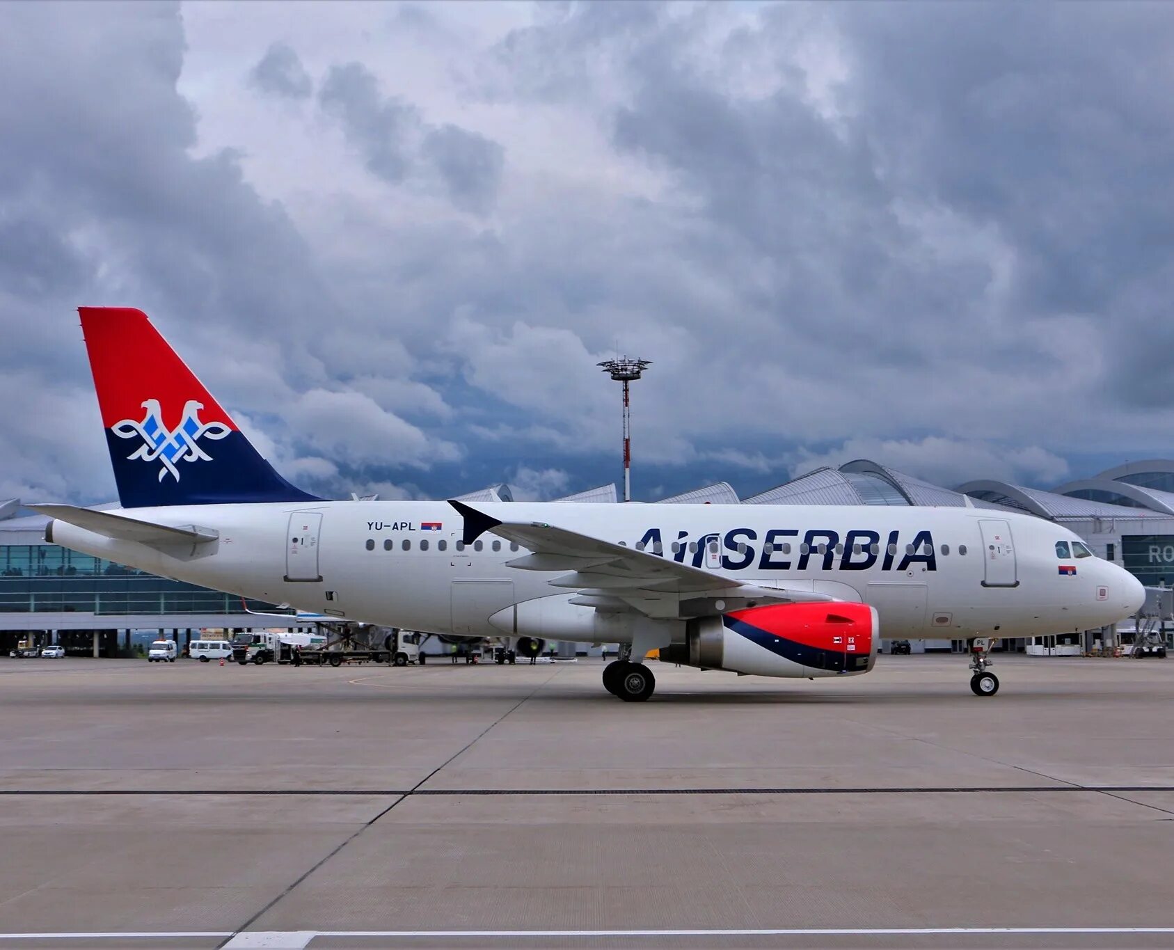 Купить авиабилет эйр сербия. Airbus a319 Air Serbia. A319 Air Serbia в Шереметьево. Air Serbia Airbus a319 Business. Airbus a319 Air Serbia места.