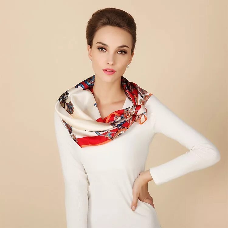Стильный шарф. Модная девушка. Шелковый платок на шею. Kak krasivo. Легкий шарф.