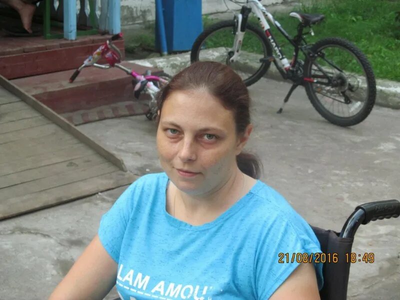 Инвалиды 1 сентября. Юлия гордиенко колясочник. девушки инвалиды 2 группы. девочка инвалид 2 группы. девушка инвалид.
