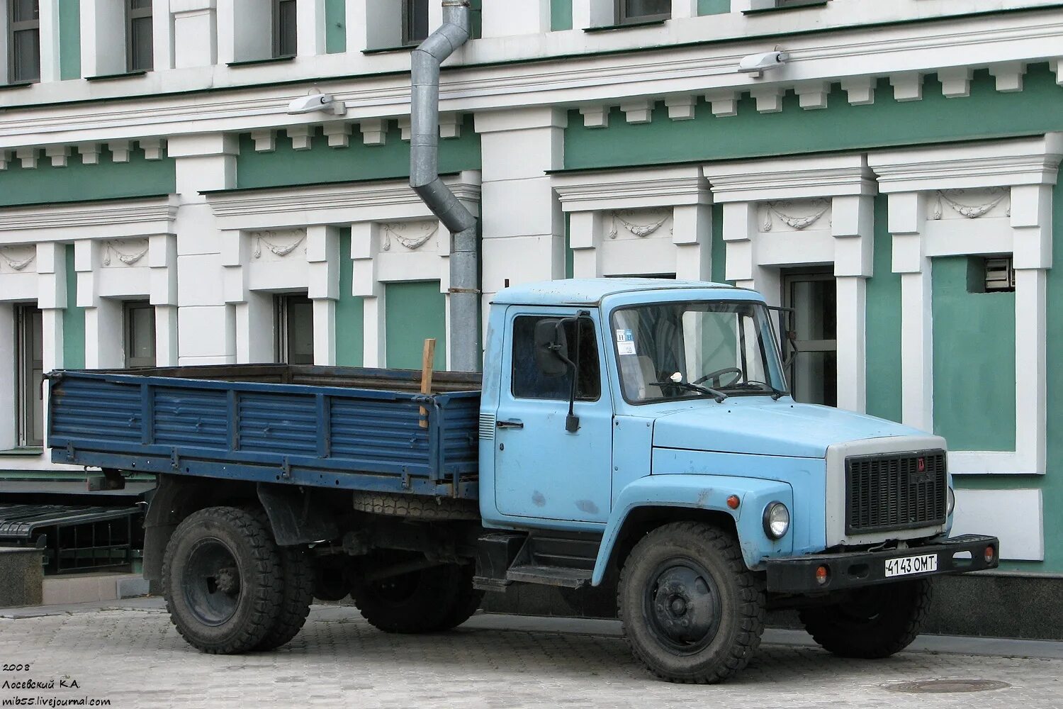 Газ 3307 короткая база. Газ 3307 фургон бежевый. Газ 3307 омске. 3307 самосвал. Газ 53 3307.