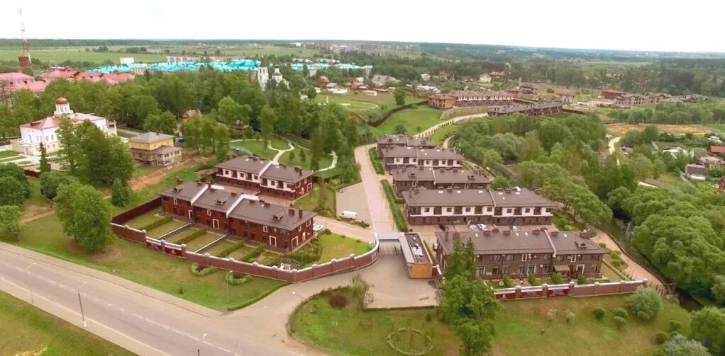 Первомайское таунхаусы академия парк. Москва поселение первомайское рогозино. Первомайское поселение москва. Троицк первомайское поселение. Вакансии поселение первомайское.