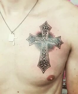 Тату крест на грудине