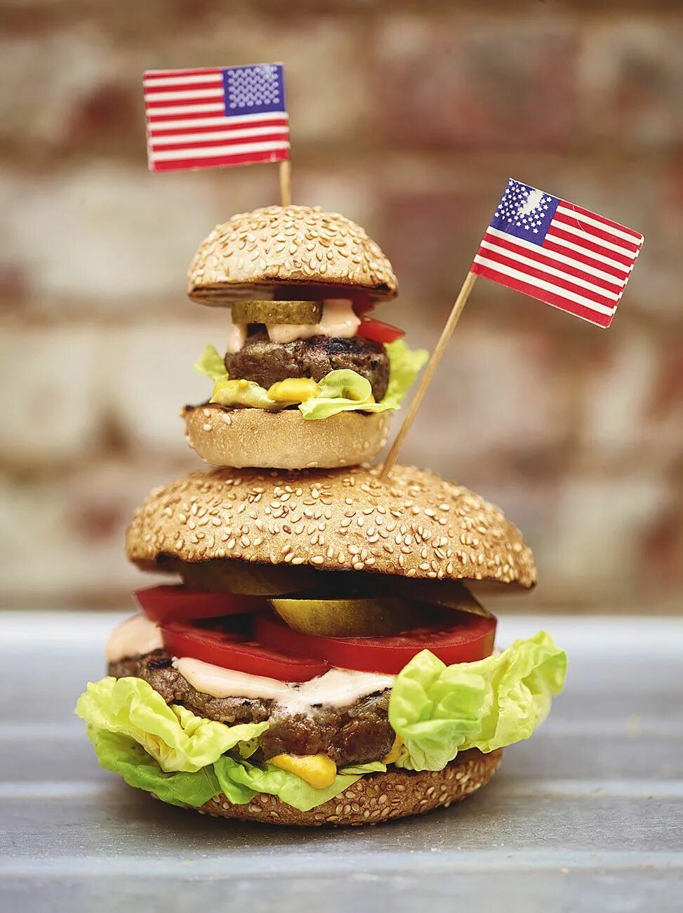 Мини гамбургеры. Бургер Джейми Оливера. Мини бургер. Американский гамбургер. Слайдер бургер.