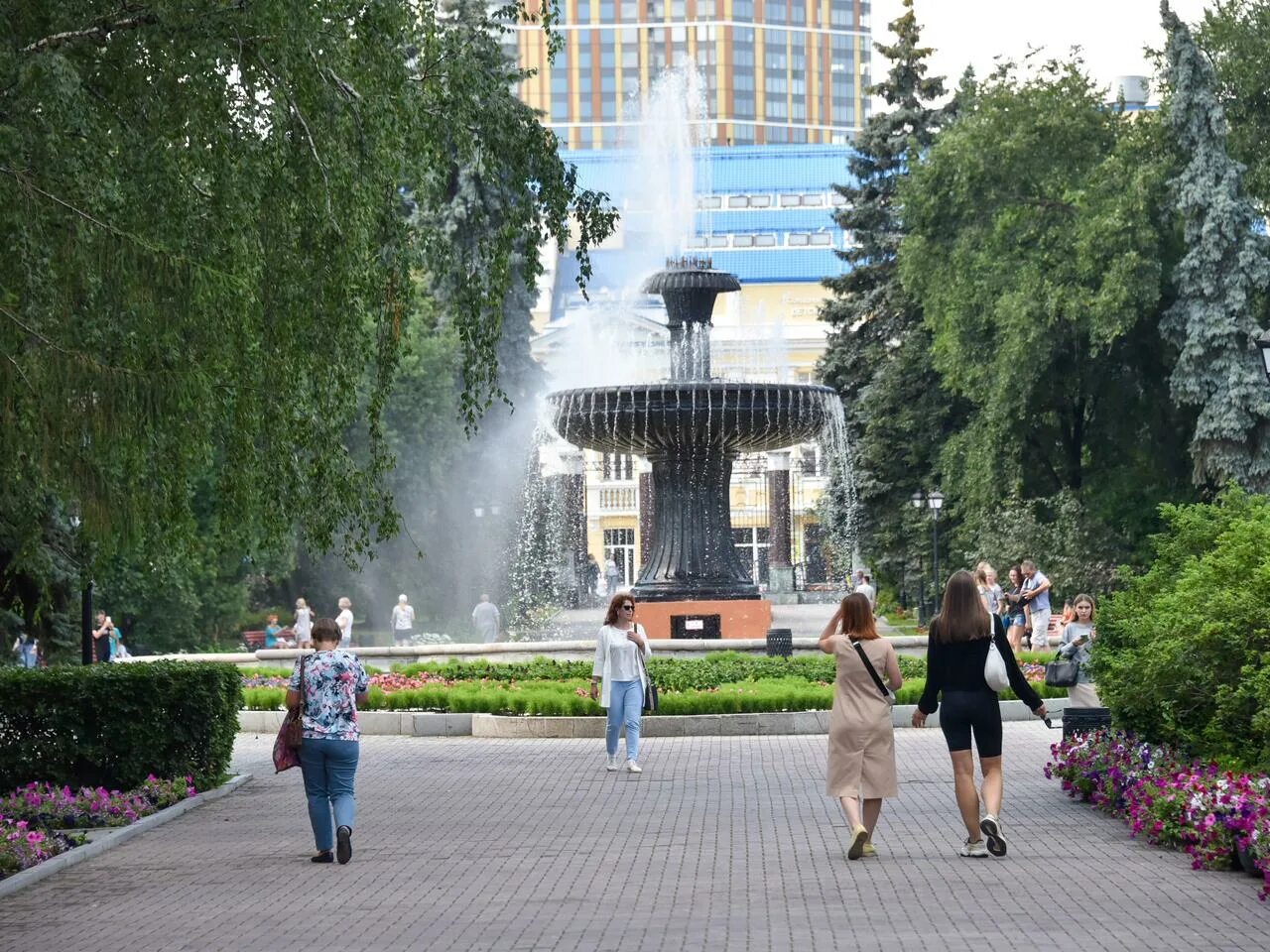 Ленинский район город екатеринбург. Екатеринбург парк. Ленинский парк Екатеринбург. Парк в Екатеринбурге Ekaterinburg.