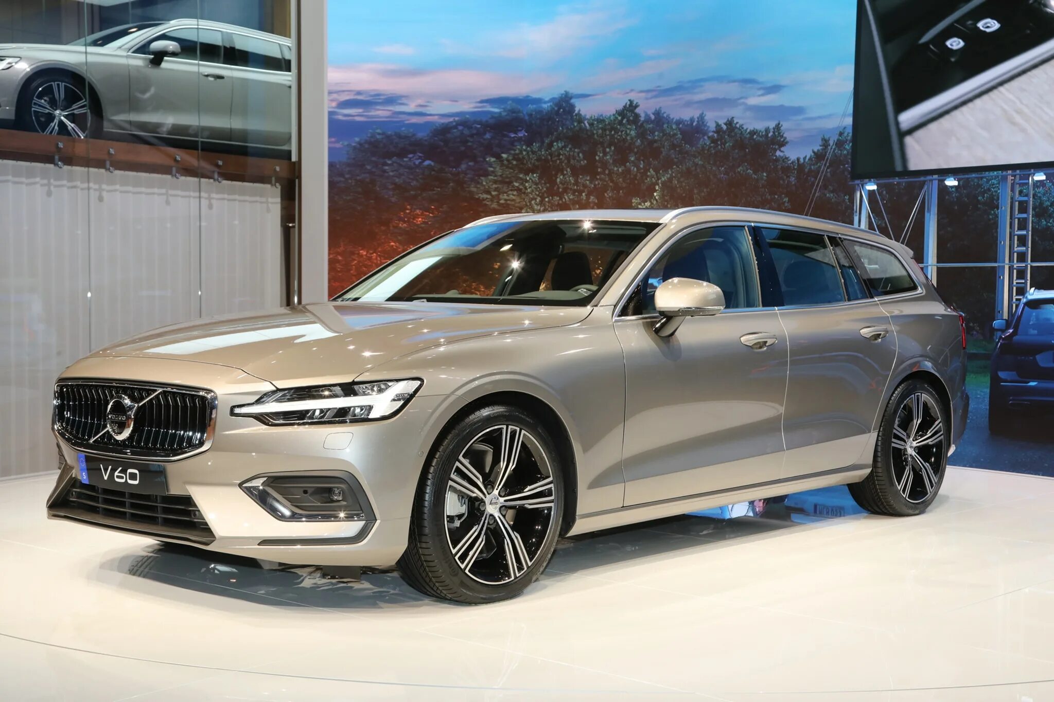 Ауди а6 авант 2021. Volvo v90 cross country салон. Audi rs6 универсал 2020. Volvo v60 r19. Volvo v60 2021 универсал.