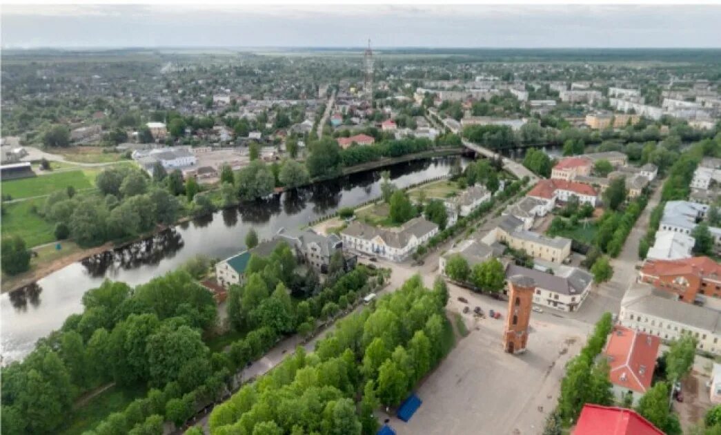 Набережная достоевского старая русса. Старая русса набережная. Санкт-петербургская улица (старая русса). Городское поселение старая русса. Старая русса вид сверху.