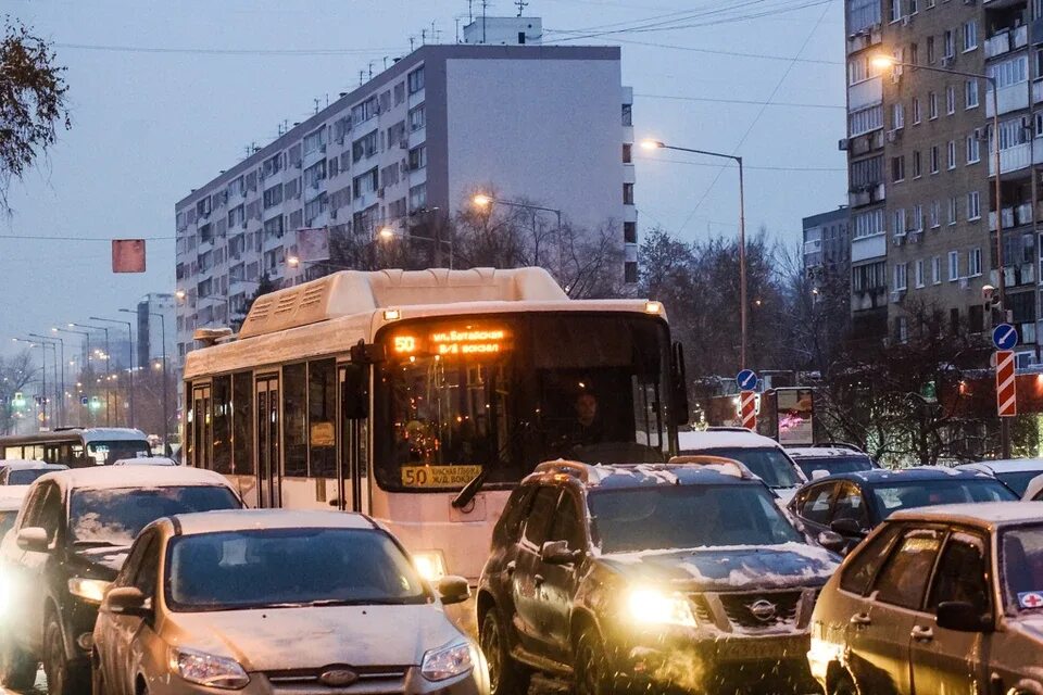 Самара проб. Пробки Самара. Самара пробки фото. Пробка трамваев в Самаре. Пробки Самара сейчас.