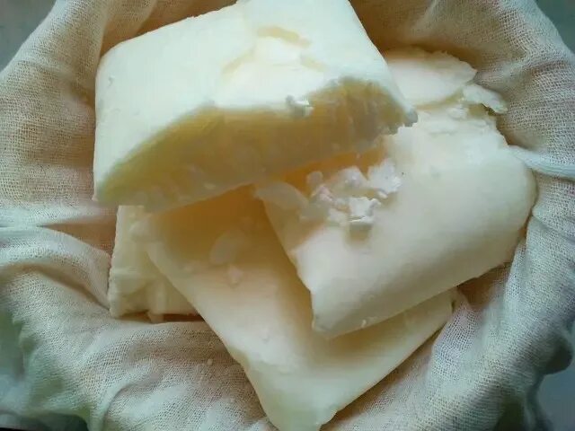 Сыр из кефира замороженного. Сыр из кефира ккал. Сыр из кефира замороженного калорийность. Сыр из замороженного молока