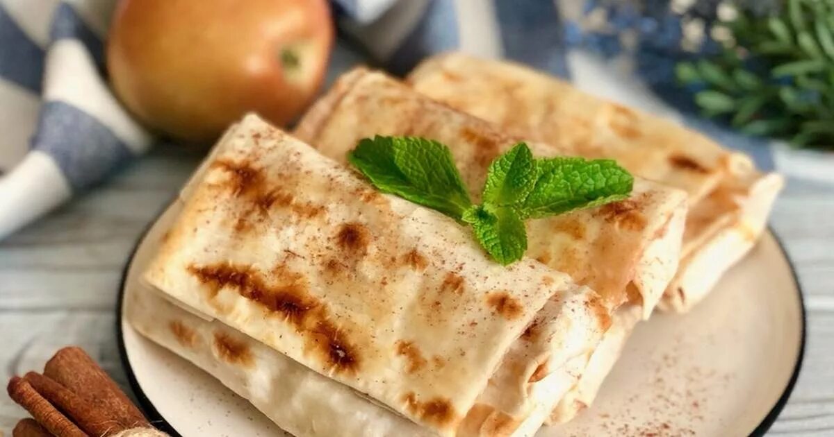 конвертики из лаваша с яблоками. конвертики из лаваша с яблоками. конвертики с сыром. слойка с яблоком конвертик. конверт лаваш с яблоками.