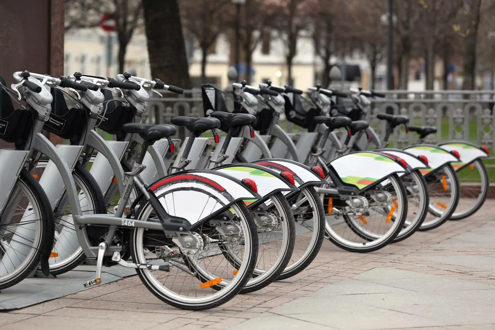 Bike москва. Московский велопрокат ВЕЛОБАЙК. Московский городской велопрокат. Велошеринг ВЕЛОБАЙК. Прокатный велосипед.