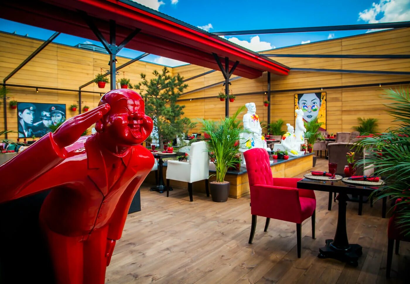 Китайская грамота ресторан на сретенке. Летняя веранда сыроварня в парке горького. Китайская грамота ресторан. Терраса ресторан. Терраса грамота.