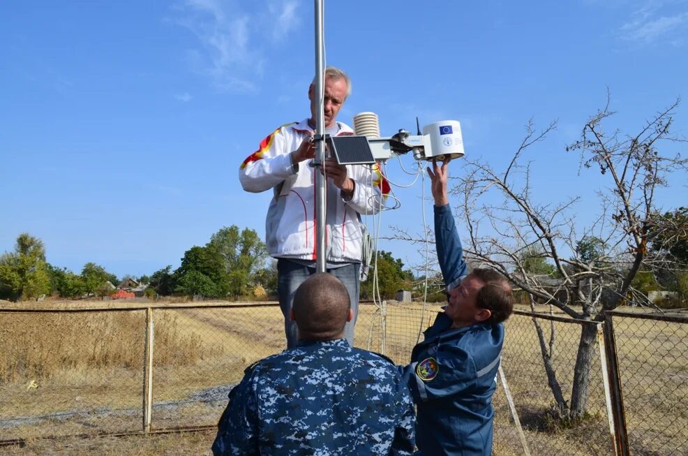 Экскурсия на метеостанцию. Начальник метеорологической станции в муслюмово. Метеостанция в городе. Термометр на метеоплощадке. Метеостанция таштагол.