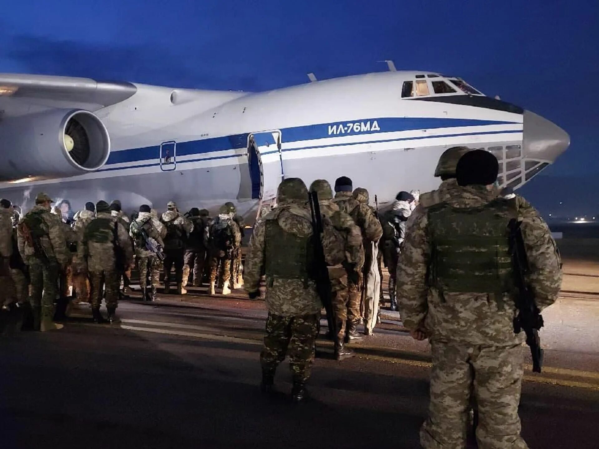 Таджики покидают россию после крокуса. Миротворцы ОДКБ. Миротворцы ОДКБ В Казахстане. Казахстан события 2022 ОДКБ. ОДКБ В Казахстане 2022.