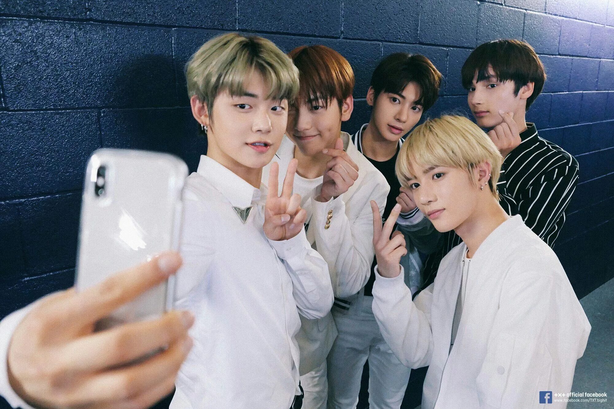 Tomorrow group. Группа tomorrow x together. txt kpop группа. тхт группа участники. тхт 2025 группа.