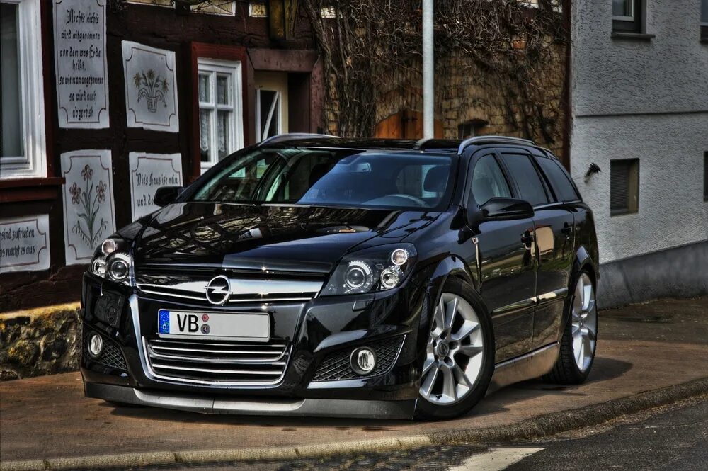 Opel h тюнинг. Astra h Tuning. Black Opel Astra h Caravan Tuning.