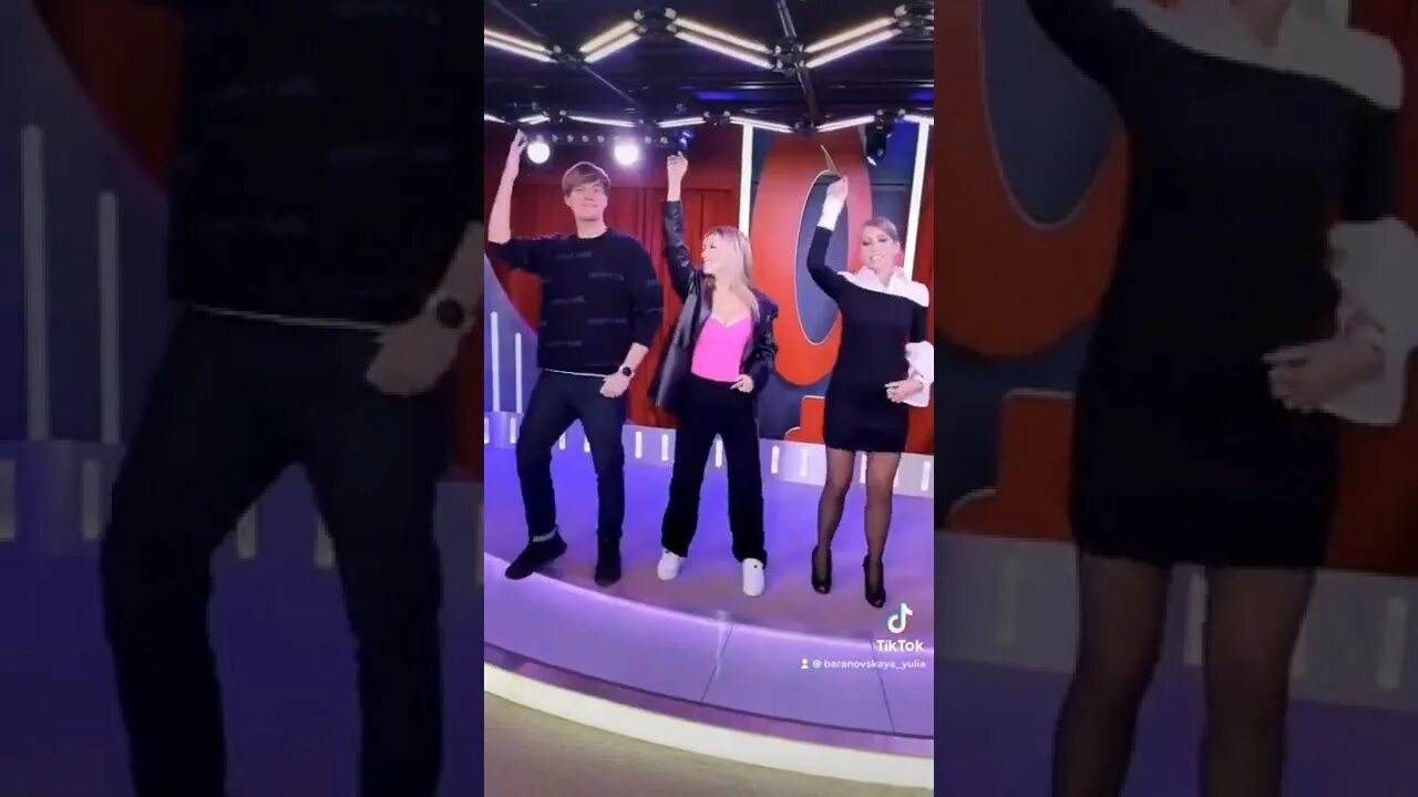 Где солнце монако. Солнце Монако ТИКТОК. Танец под солнце Монако. Флешмоб солнце Монако. Зачем мне солнце Монако певица.