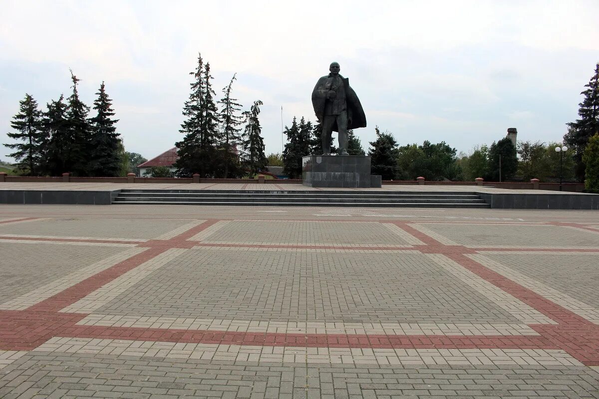 Площадь ленина пинск. Площадь пинска. Площадь ленина пинск. Площадь ленина 4. Беларусь пинск площадь.