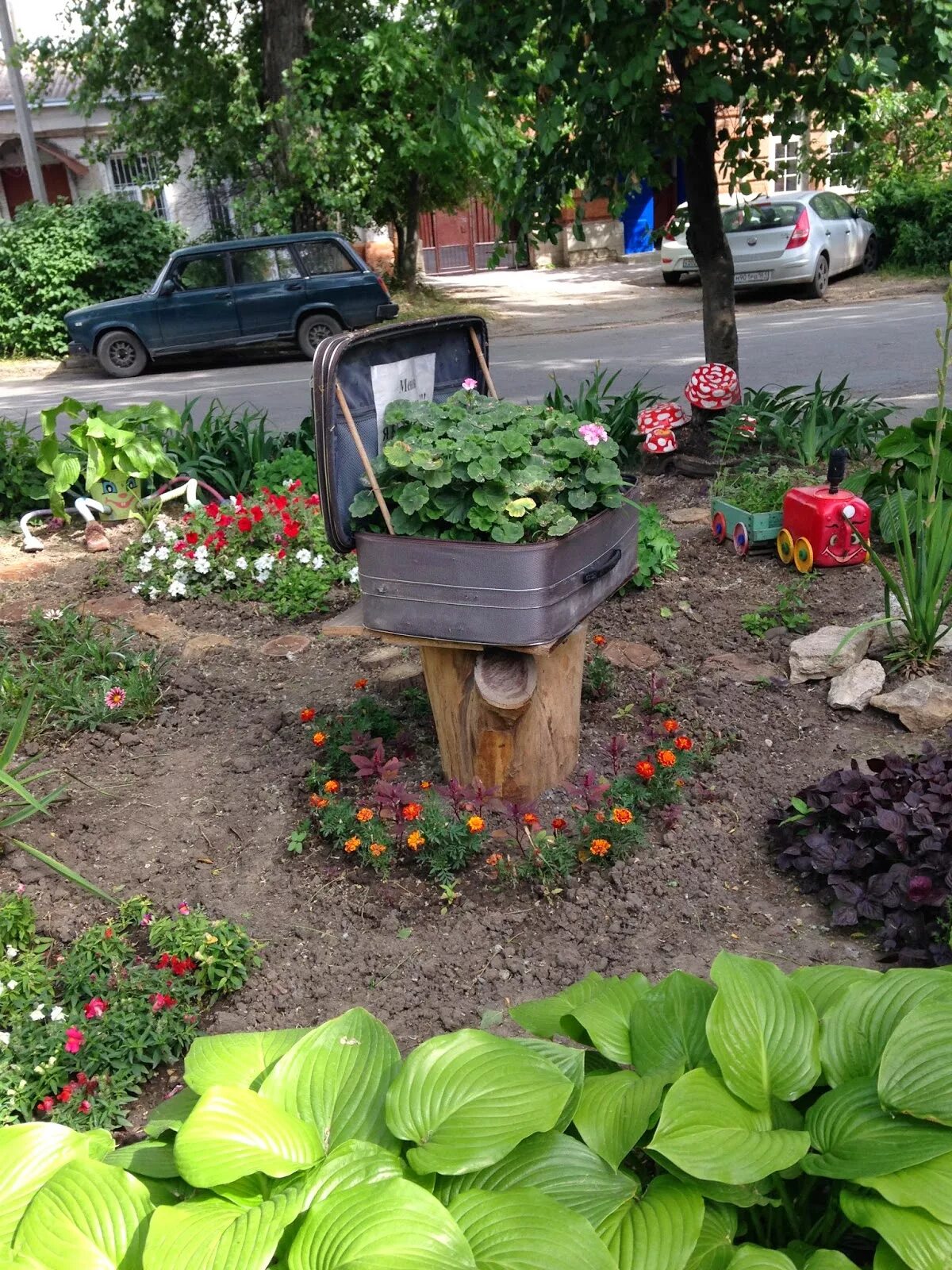 Развлекательные центры для детей в таганроге. Клумба таганрог игровой центр таганрог. Парковка тц мармелад. Клумба таганрог. Клумба таганрог.