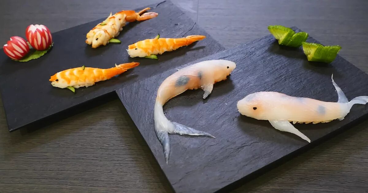 Суши с рыбкой. Живая рыба суши. Суши в виде рыбки. Японская кухня рыба. Пельмешки в виде рыбок.