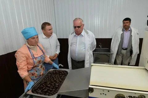 Директор кондитерской фабрики