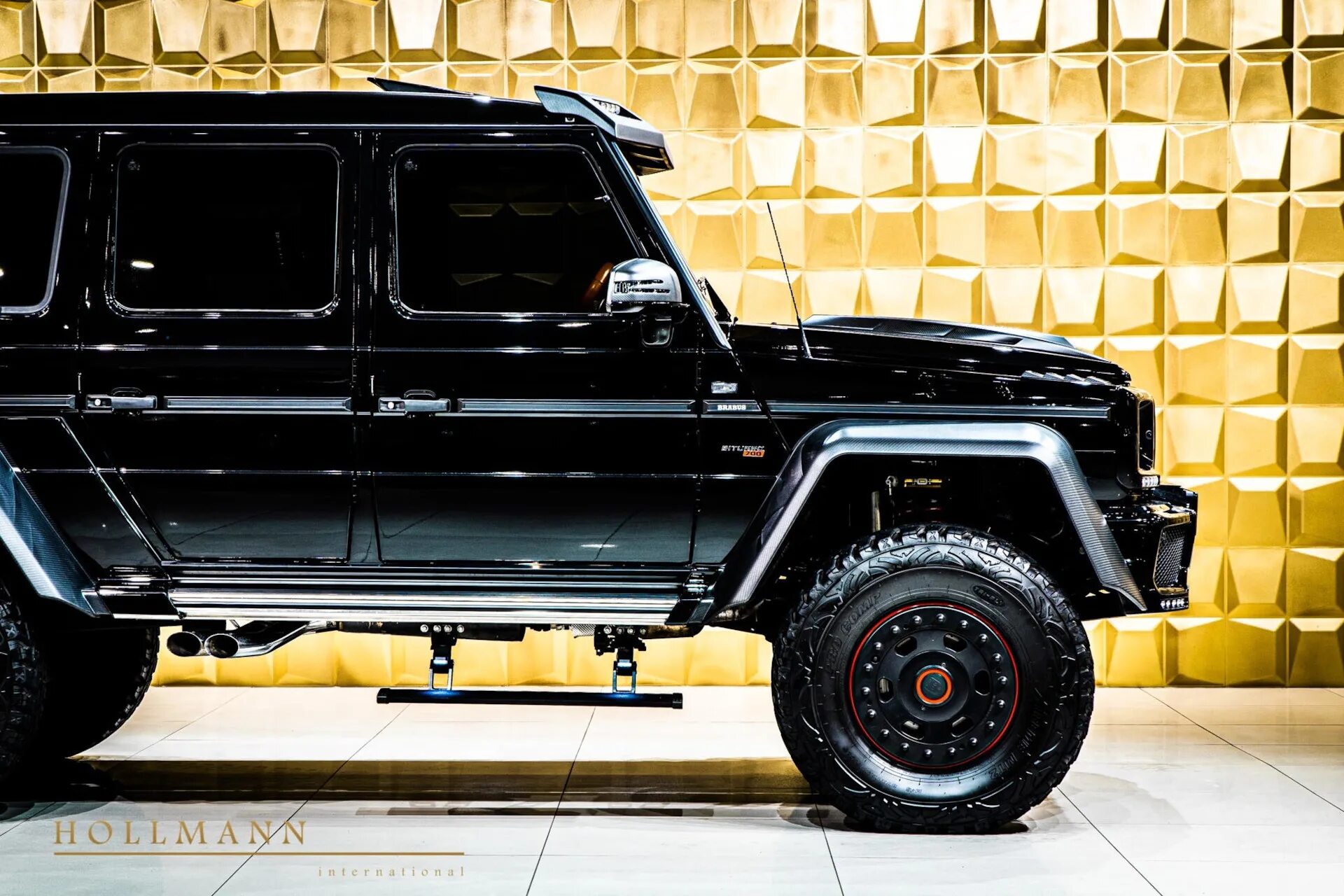 Самой дорогой гелик. Mercedes Benz g63 AMG 6x6 Brabus. Brabus 700 6x6. Mercedes Brabus 700 g63 6x6. G63 6x6 Brabus.