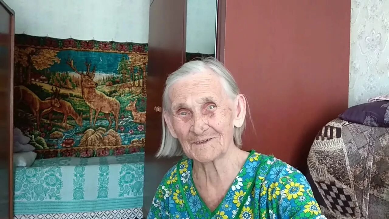 Старики старухами видео. Бабушка 99 лет. Бабка 98 лет. 99 Лет человеку. 100 Летняя бабушка.