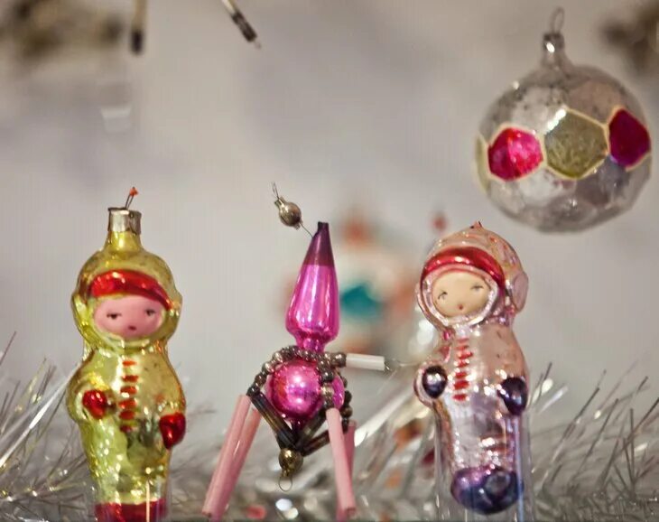 Советские елочные игрушки. История советских елочных игрушек. Новогодние игрушки прошлого века. Елочные игрушки сороковых годов. История советских елочных игрушек.