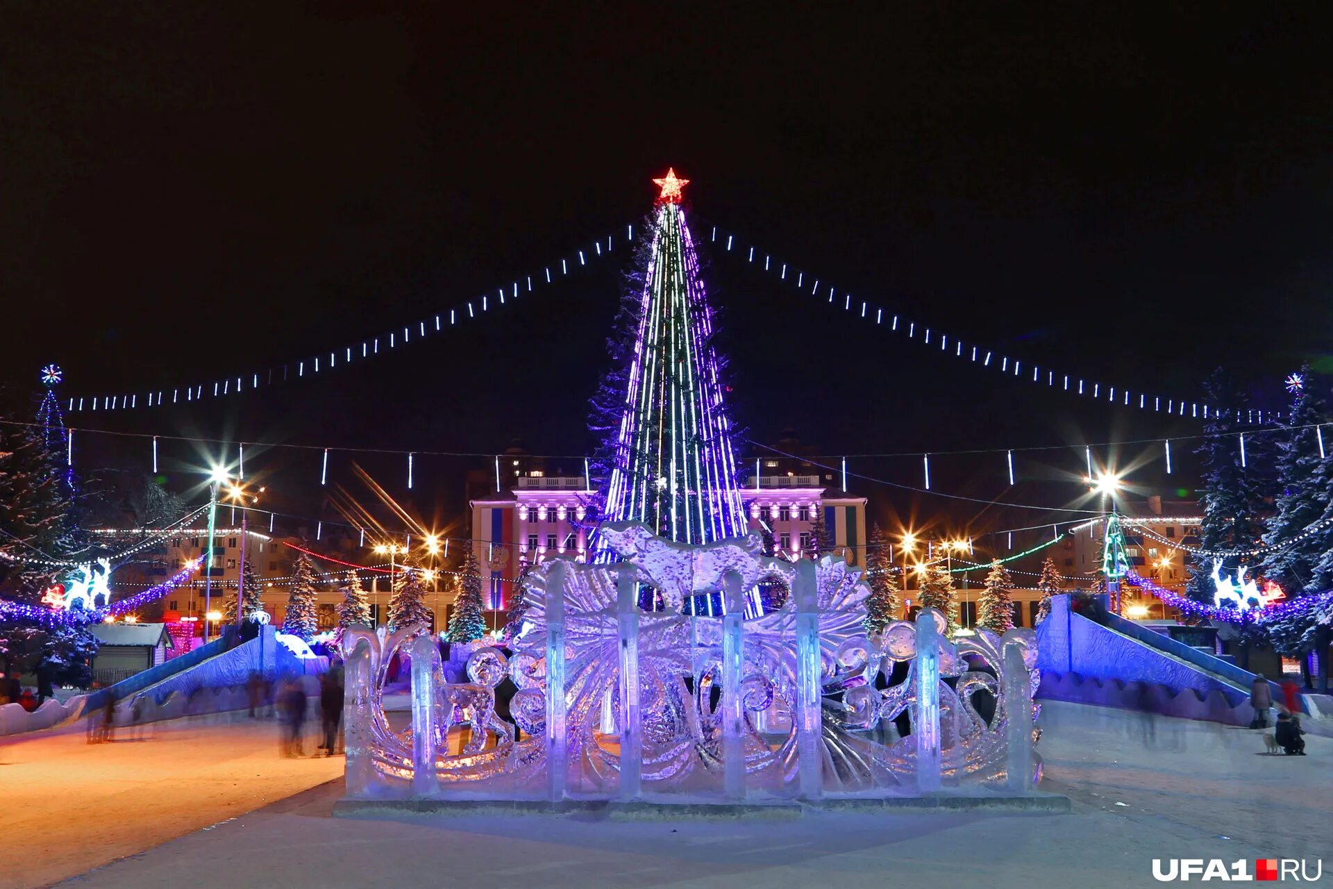 Новогодняя анапа. Куда можно сходить 6 января. Казань рождество. Каток цум красная площадь. Тверской бульвар зима 2022.