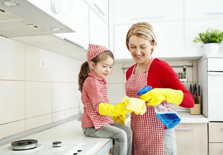 Help with housework. Семья уборка. Домашние дела по дому для детей. Ребенок и посудомойка. Ребенок с посудомоечной машиной.