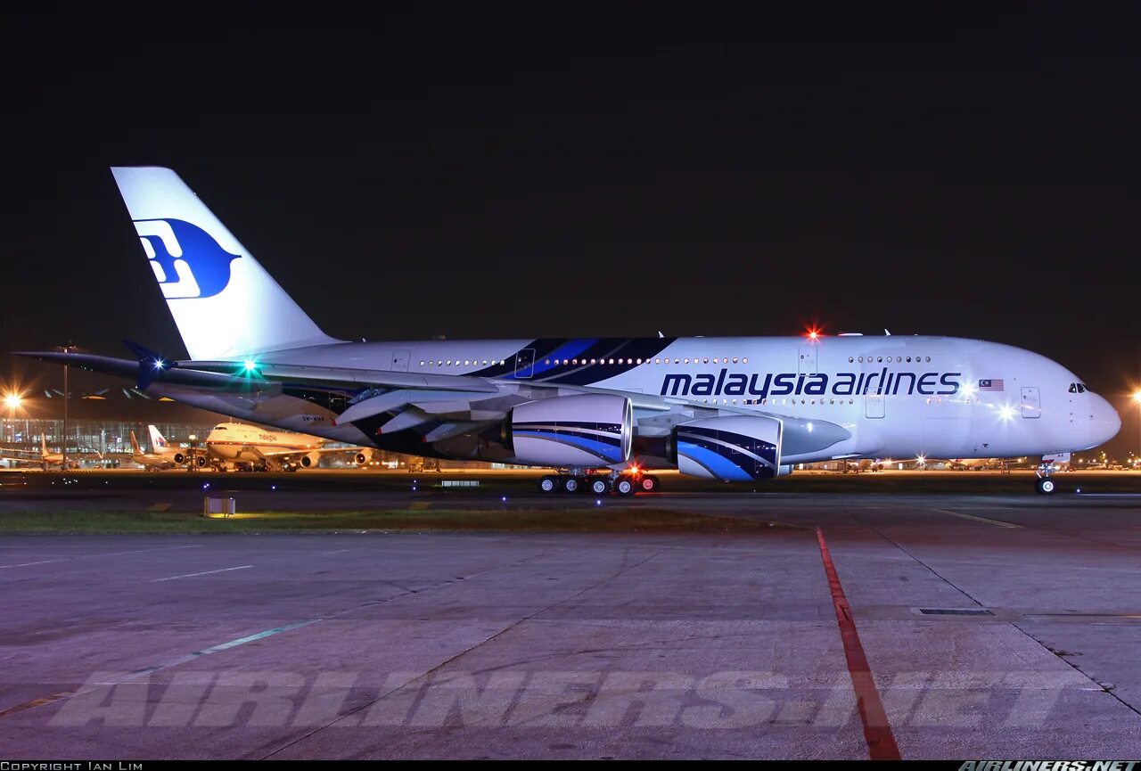 А 380 841. Airbus a380 Malaysia Airlines. Airbus a380-841. Аэробус 380 малазийские авиалинии.