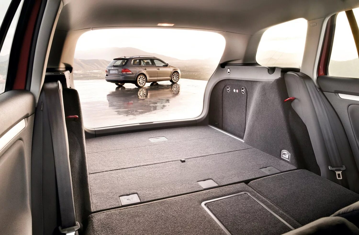 Как складывается задний ряд сидений. Honda civic 2016 салон. Форд фокус 2 хэтчбек салон задние сиденья. Honda civic 5d 2008 isofix. Mazda 5 7 местная.