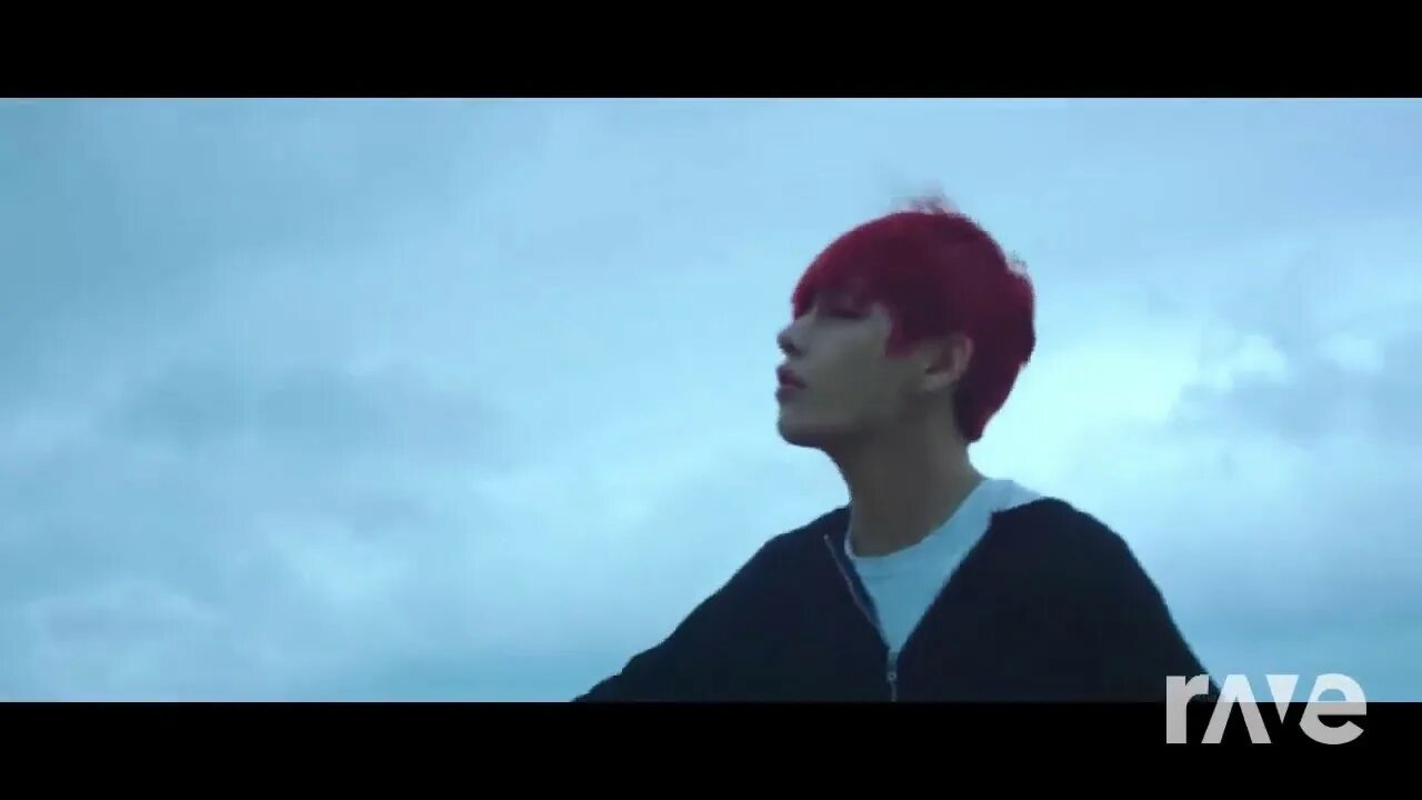 The calling save me. Bts гиф тэхён. тэхен save me. ким тэхён save me. бтс сав ми.