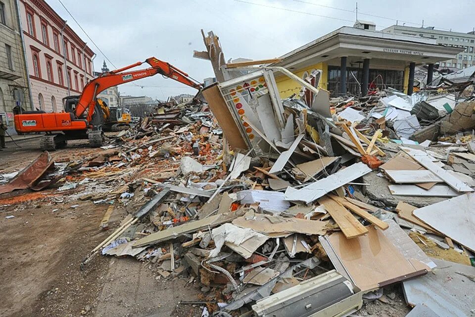 Произошел снос. Произошел снос. Дом из газобетона после пожара. Произошел снос. Аварийность дом сносят фон.