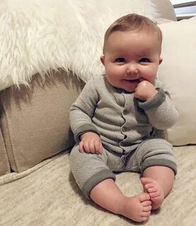 Baby follow i