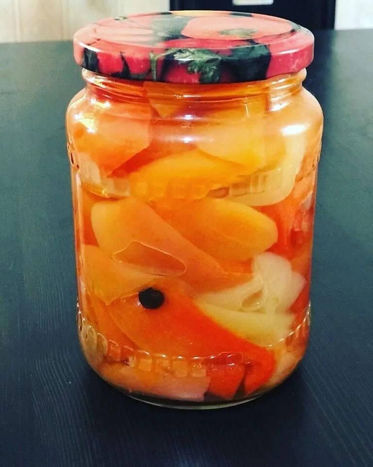 Перец в заливке на зиму в масле. Перец сладкий маринованный. перец маринованный в масле. консервированный перец в масле. консервированный сладкий перец в масле.