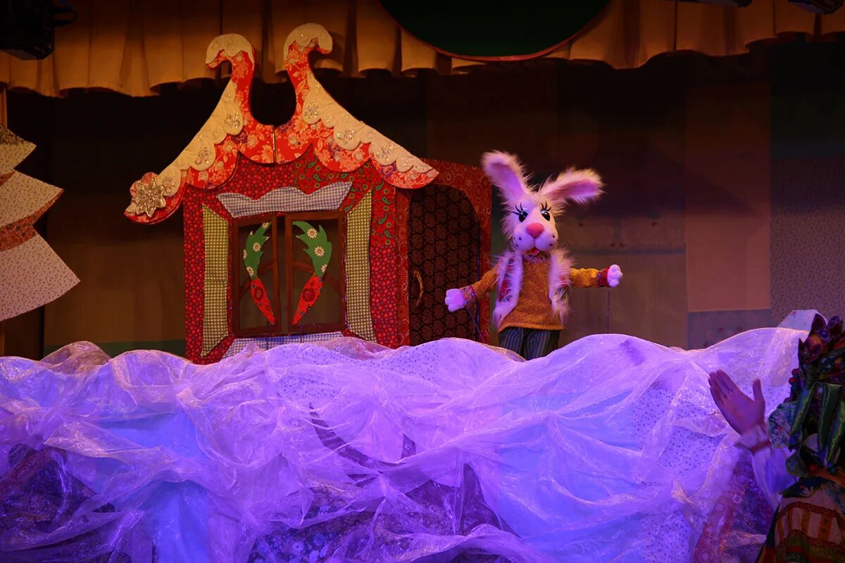 зайцы шоу азимут. театр андрея фартушного зайцы. костюмы для детского спектакля. бэби спектакли ивановский театр кукол. кукольный спектакль лиса и заяц.