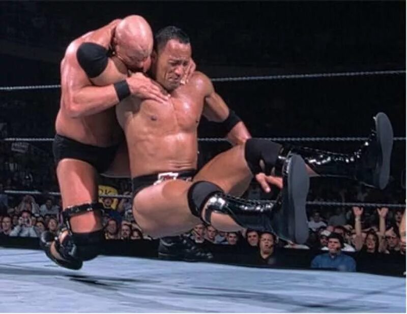 Steve vs stone. Steve austin wwe 2001. wwe дуэйн джонсон стив остин. wrestlemania 17 rock vs stone cold. the rock vs steve austin wrestlemania 17.