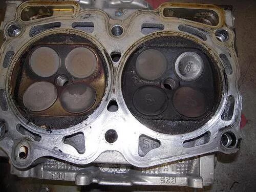 Прогар клапана симптомы. Прогорел клапан ваз 2114. Прогар клапана ваз 2114. Прогоревший клапан ваз 2114. Прогорел клапан ваз 2114.