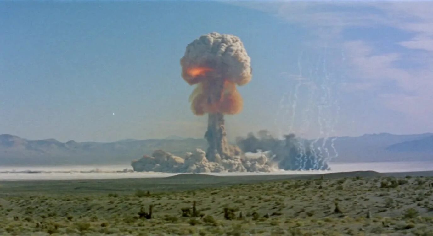 Самые мощные ядерные взрывы в истории. Ядерный взрыв в Неваде 1957. КНДР ядерный взрыв. Взрыв ядерной бомбы. Наземный взрыв.