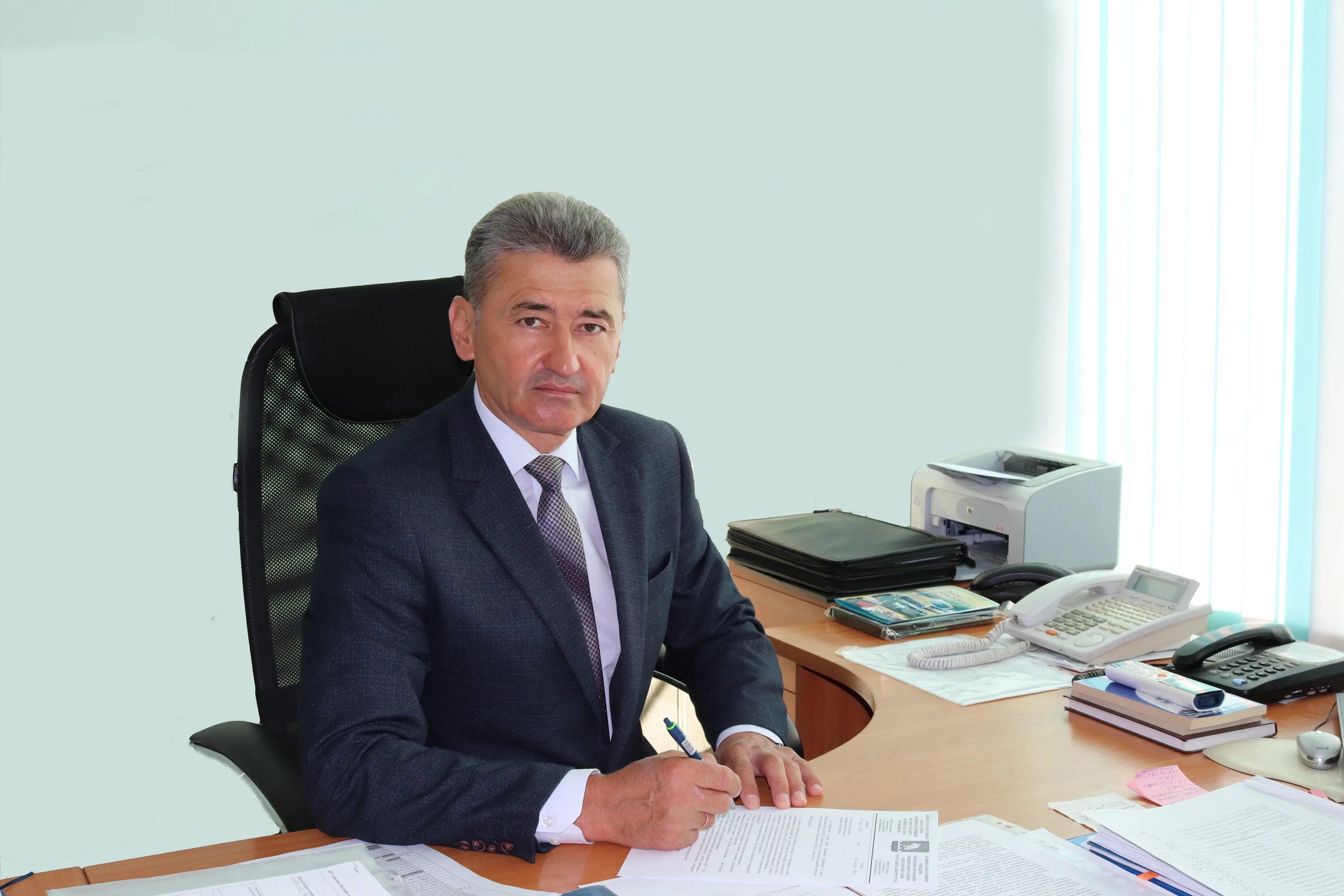 Рафиков р г. Доктор азиз. Рафиков р г. Исмаил махмад зоирович. Врач тунис.