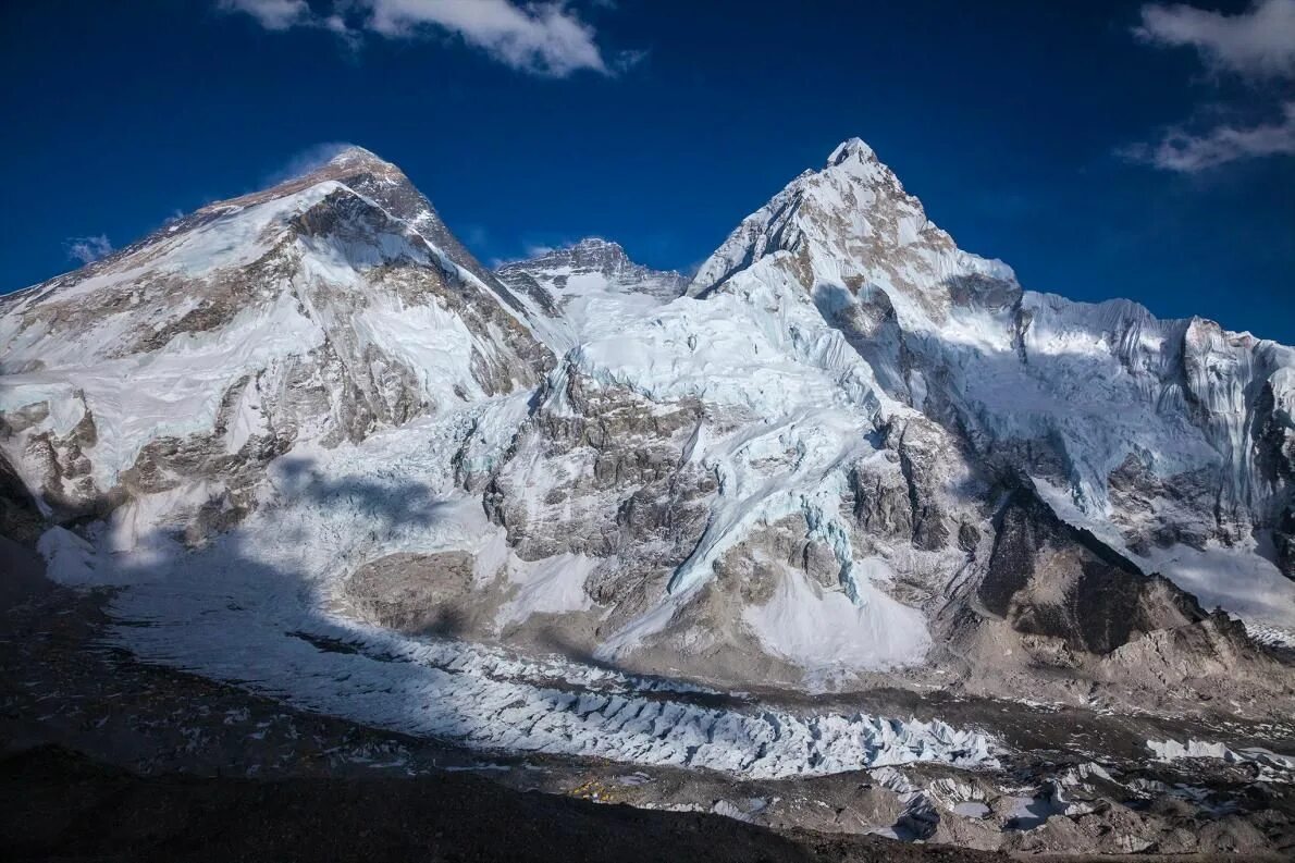 The biggest mountain in the world. Гора Эверест(Джомолунгма). Гималаи Эверест. Гора Эверест 8848 метров. Гора Джомолунгма фото.